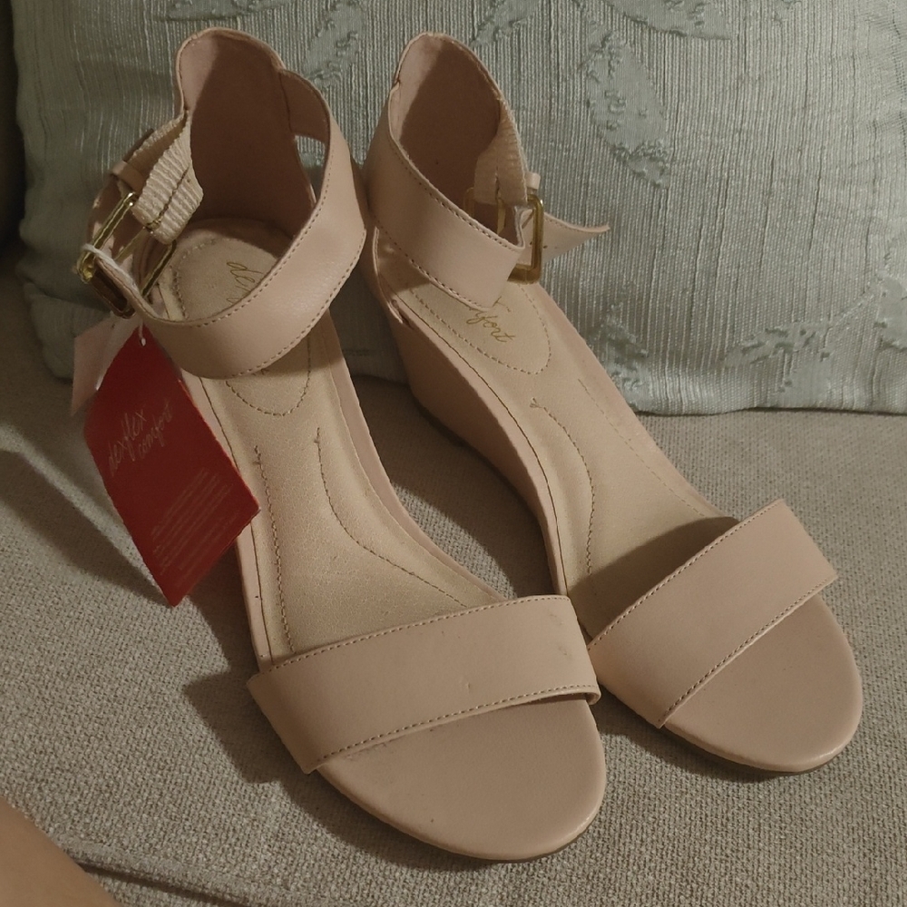 Payless Pink Dexflex Comfort Wedge Sandals Size 10 NWT